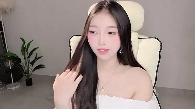 Yukiy8877 online show from 8, 4, 2026