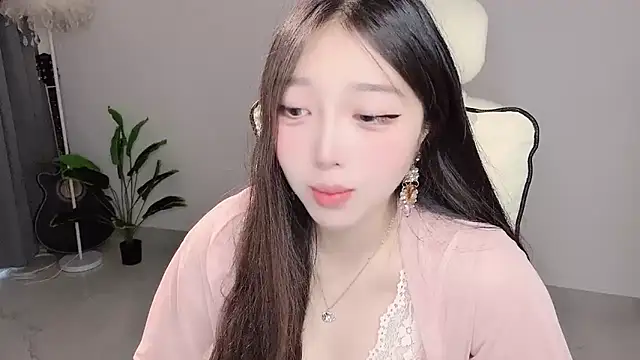 Yukiy8877 online show from 18, 4, 2026