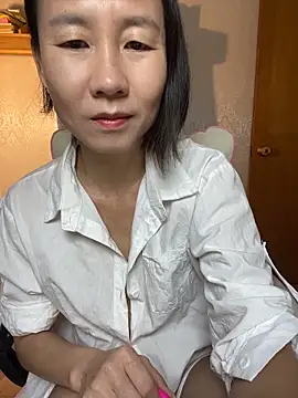Snapshot of lilysister66 chatting on 19, 6, 2026 lilysister66 online show from 19, 6, 2026