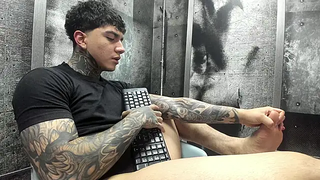 Snapshot of Gury_tattoo chatting on 11, 6, 2026 Gury tattoo online show from 11, 6, 2026
