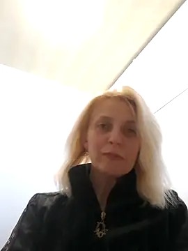 MiaLove183 online show from 28, 4, 2026