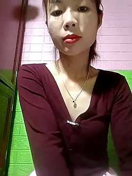 AmyLinee01 online show from 17, 4, 2026