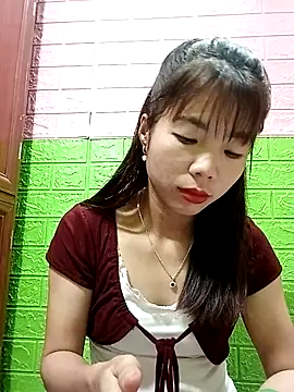 AmyLinee01 online show from 12, 7, 2026