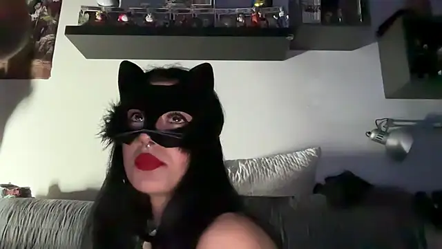 SilentScreamsVan- online show from 4, 5, 2026