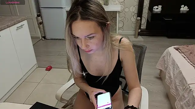 Candy Loveee online show from 18, 4, 2026