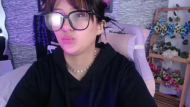 eyes moonn online show from 15, 6, 2026