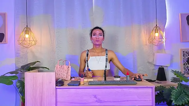 NahomiWhitte online show from 28, 4, 2026