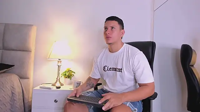 Chriss Diamond online show from 8, 7, 2026