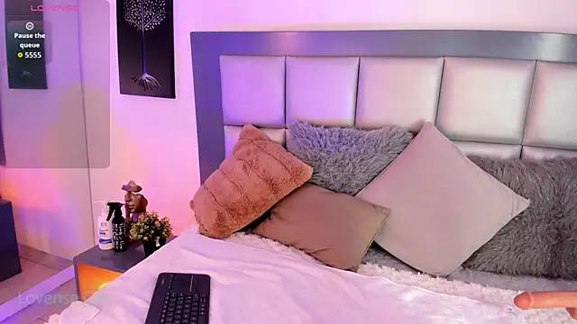 Sophi leone  online show from 28, 4, 2026