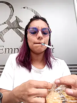 ValeAlvarez  online show from 17, 4, 2026