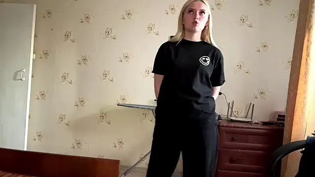 Sophia Blonde online show from 13, 5, 2026