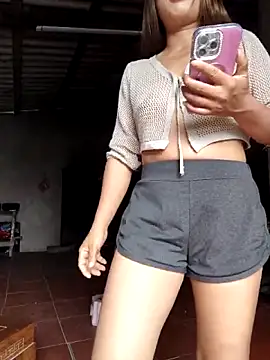 Snapshot of xinhxinh-cute chatting on 18, 5, 2026 xinhxinh-cute online show from 18, 5, 2026