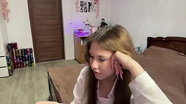 NyelleSpir online show from 15, 4, 2026