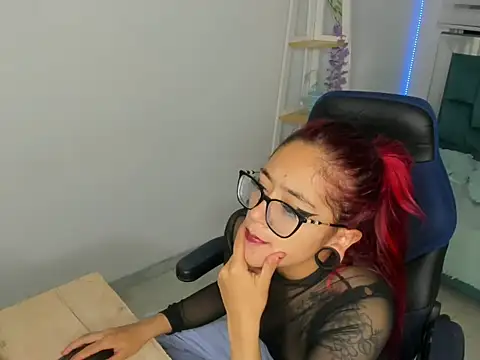 Snapshot of Sara_Red_X chatting on 9, 4, 2026 Sara Red X online show from 9, 4, 2026