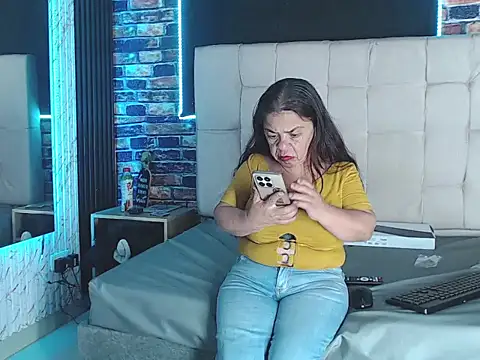 Snapshot of mialuna303av chatting on 27, 3, 2026 mialuna303av online show from 27, 3, 2026