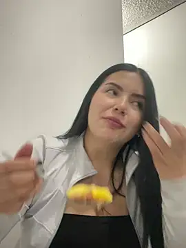 Snapshot of Cami_olarte chatting on 25, 4, 2026 Cami olarte online show from 25, 4, 2026