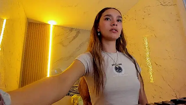 Snapshot of Paulin_roses_tf chatting on 15, 5, 2026 Paulin roses tf online show from 15, 5, 2026