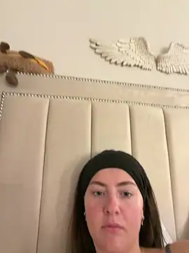 LolaSkyee online show from 8, 4, 2026