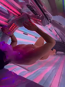 LolaSkyee online show from 28, 4, 2026