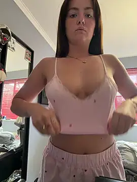 LolaSkyee online show from 10, 6, 2026