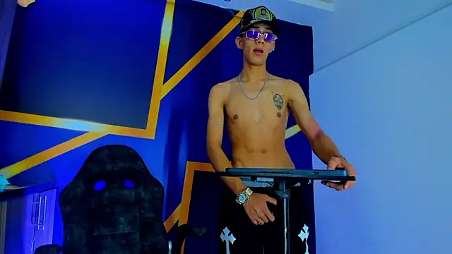 Snapshot of dante_brown_555 chatting on 1, 4, 2026 dante brown 555 online show from 1, 4, 2026