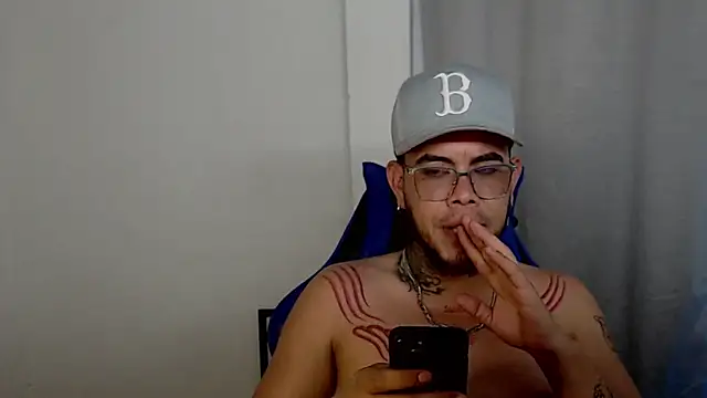 Snapshot of maik_gonsalez chatting on 29, 3, 2026 maik gonsalez online show from 29, 3, 2026