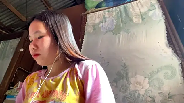 Snapshot of HelgaLoyer chatting on 2, 4, 2026 HelgaLoyer online show from 2, 4, 2026