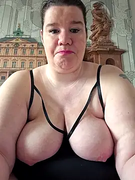 curvystachel42 online show from 10, 4, 2026