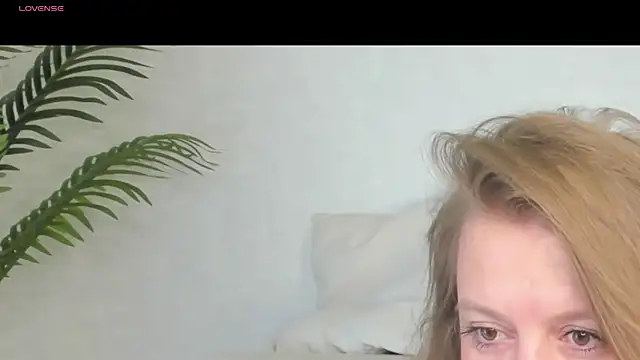 Snapshot of CleoXotie chatting on 13, 6, 2026 CleoXotie online show from 13, 6, 2026