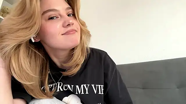 Delia cute online show from 31, 3, 2026