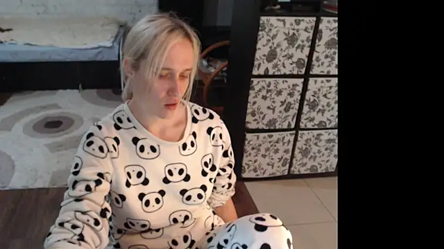 Snapshot of Sweet_hot_shrmp chatting on 12, 6, 2026 Sweet hot shrmp online show from 12, 6, 2026