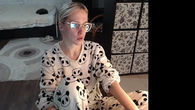 Snapshot of Sweet_hot_shrmp chatting on 22, 6, 2026 Sweet hot shrmp online show from 22, 6, 2026