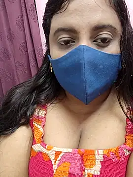 Snapshot of Tami-sonia chatting on 7, 4, 2026 Tami-sonia online show from 7, 4, 2026