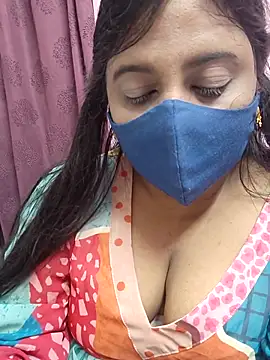 Snapshot of Tami-sonia chatting on 8, 4, 2026 Tami-sonia online show from 8, 4, 2026