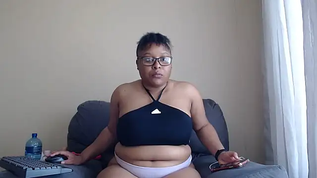 Snapshot of xxZoeyx chatting on 13, 3, 2026 xxZoeyx online show from 13, 3, 2026