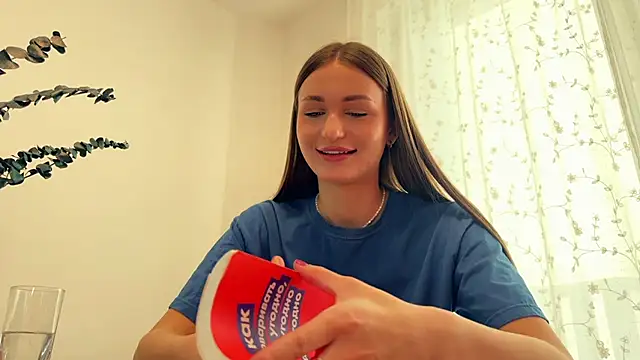 HallieHollo online show from 1, 4, 2026