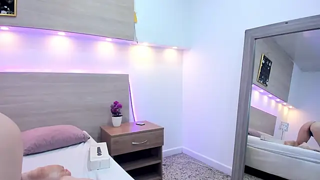 Ellaa honey online show from 1, 4, 2026