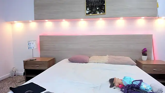 Ellaa honey online show from 16, 4, 2026