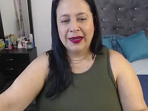 Snapshot of carlareyesk977 chatting on 4, 4, 2026 carlareyesk977 online show from 4, 4, 2026