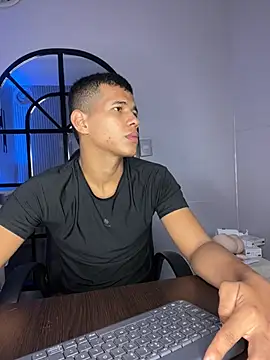 Snapshot of noahdark_ chatting on 17, 5, 2026 noahdark online show from 17, 5, 2026
