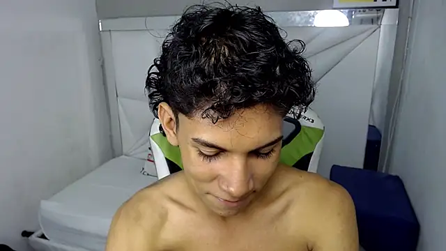 Snapshot of Taylorr_junior_ chatting on 31, 3, 2026 Taylorr junior online show from 31, 3, 2026