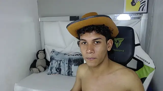 Snapshot of Taylorr_junior_ chatting on 1, 4, 2026 Taylorr junior online show from 1, 4, 2026