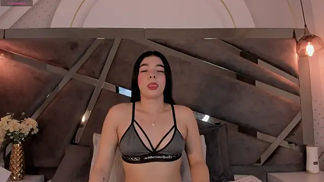 Chloee Parkerr online show from 24, 4, 2026