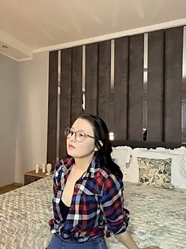 FlowyLily online show from 3, 4, 2026