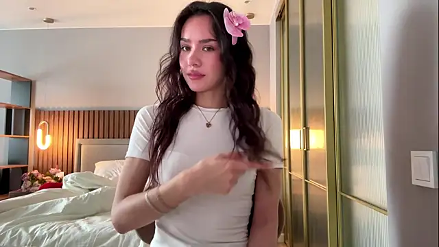 MinnaWatwood online show from 14, 4, 2026