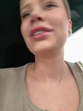 Girl-Mia online show from 8, 5, 2026