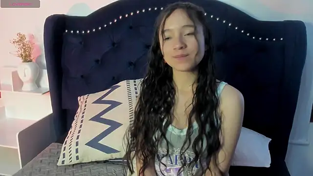 Snapshot of Honney_Bunny18 chatting on 6, 4, 2026 Honney Bunny18 online show from 6, 4, 2026