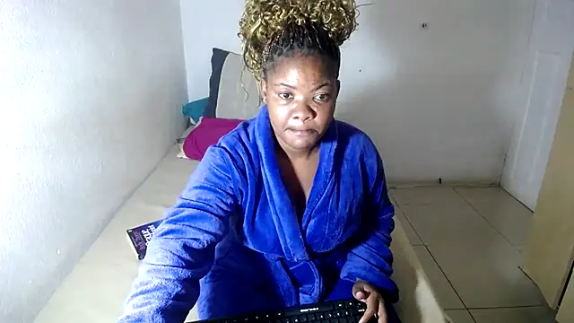 Snapshot of FloweSaltry chatting on 19, 4, 2026 FloweSaltry online show from 19, 4, 2026