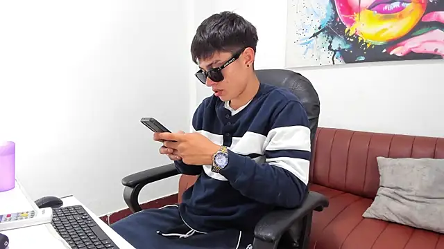 Thebestboyhot online show from 12, 4, 2026