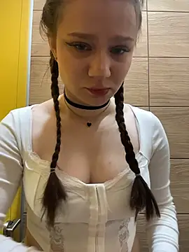 Snapshot of LilMisa chatting on 4, 4, 2026 LilMisa online show from 4, 4, 2026